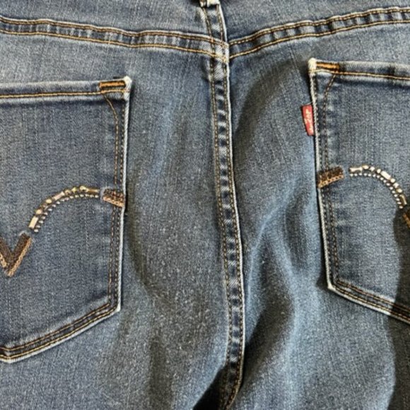Levi's Perfectly Slimming 512 Bootcut Jeans - Picture 3 of 5